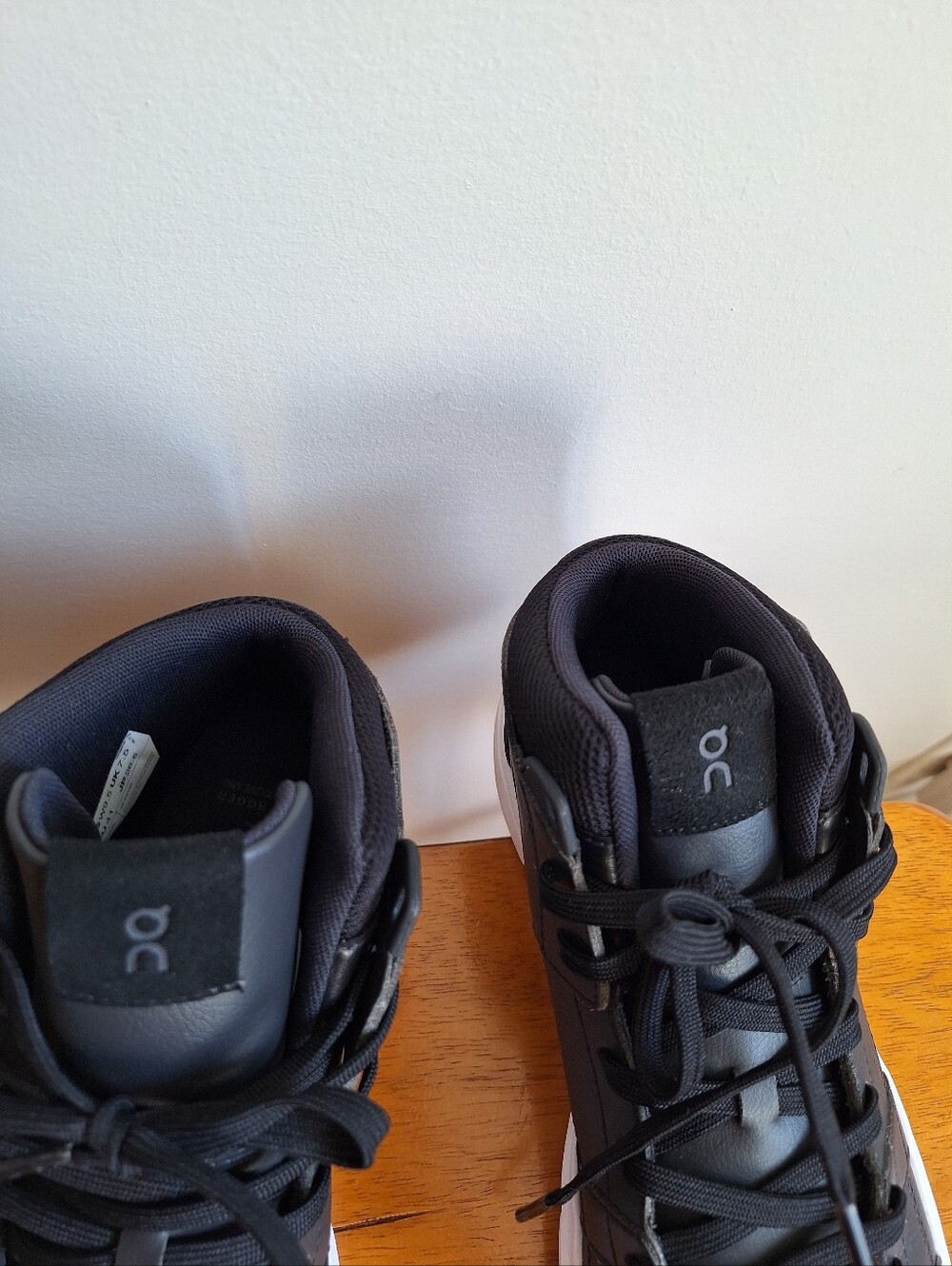 On The Roger Clubhouse Mid Women's Black And White Size 9.5 - Picture 8 of 14
